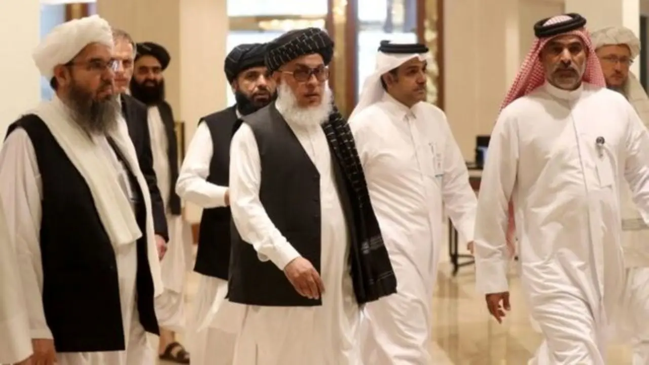 خلیلزاد به قطر رسید؛ طالبان منتظر دستور نهایی رهبرشان برای مذاکرات است
