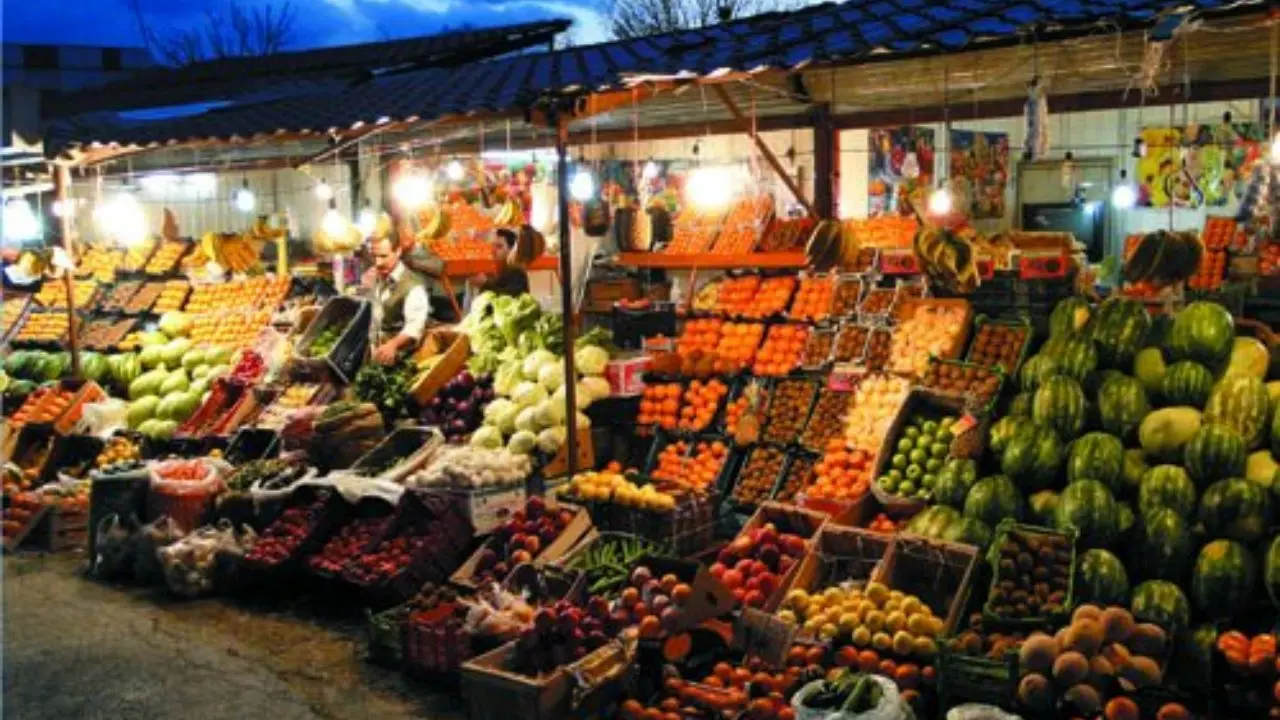 قیمت‌ محصولات در میادین میوه و تره بار 41 درصد از میانگین سطح شهر ارزان‌تر است