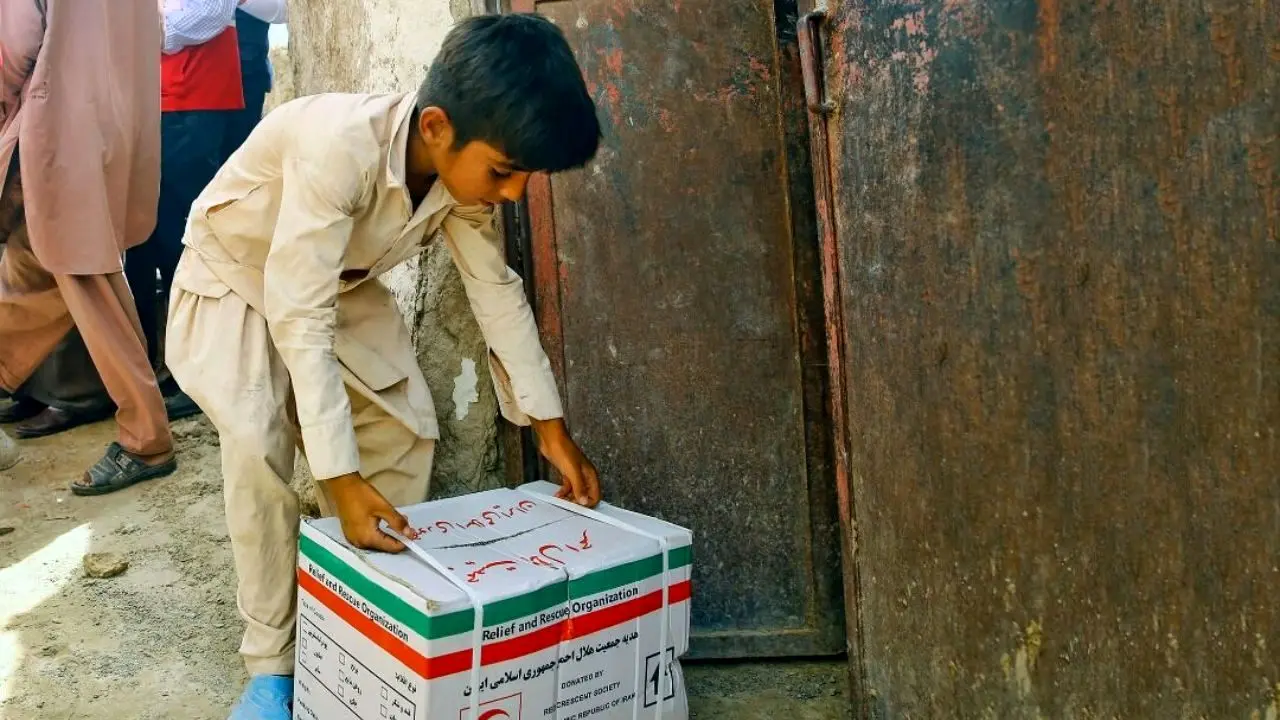 توزیع «بسته‌های یک‌ماهه مواد غذایی» در مناطق سیل‌زده سیستان و بلوچستان
