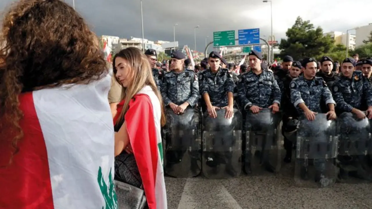 معترضان لبنانی بار دیگر خیابان‌ها را مسدود کردند