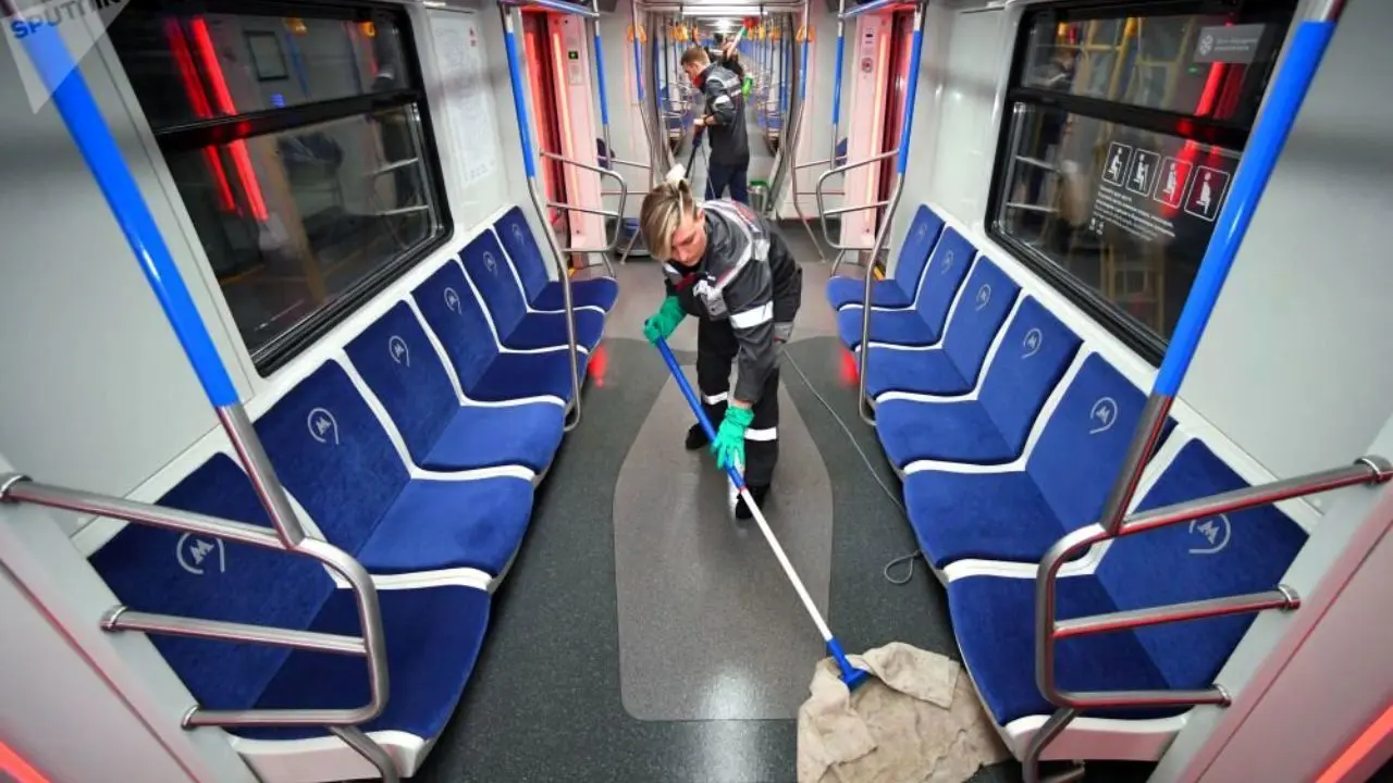 تمیز کردن واگن‌های مترو در «مسکو»