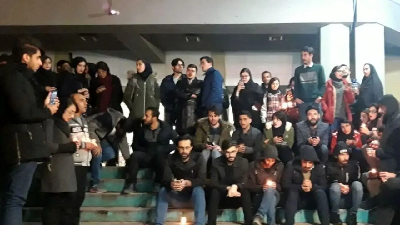 برافروختن شمع در شیراز به یاد جانباختگان سقوط هواپیما