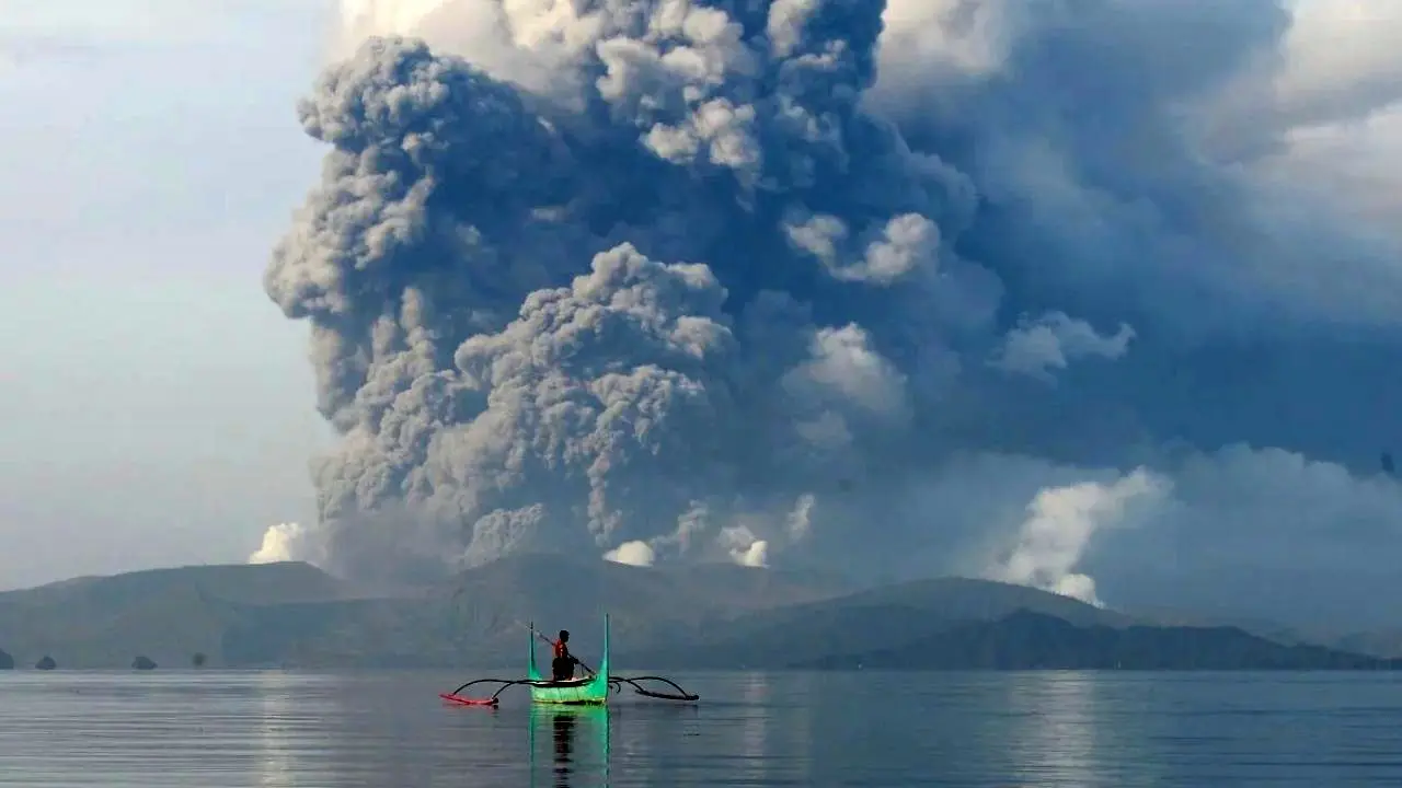 فوران مهیب آتش‌فشان در «فیلیپین»