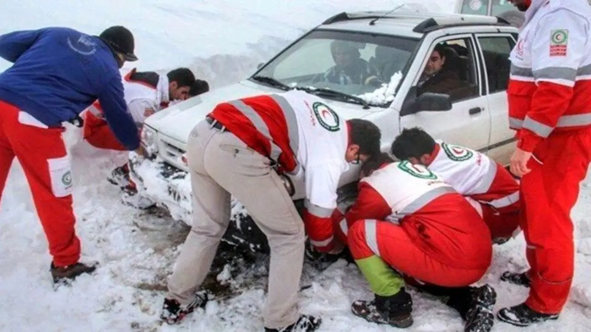 امداد رسانی به 10 هزار و 300 نفر در برف و کولاک