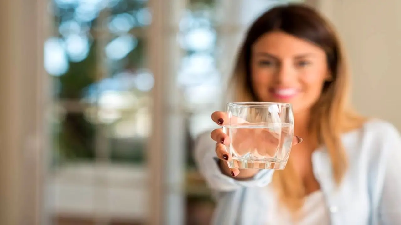 چرا باید روز خود را با نوشیدن آب آغاز کنیم؟