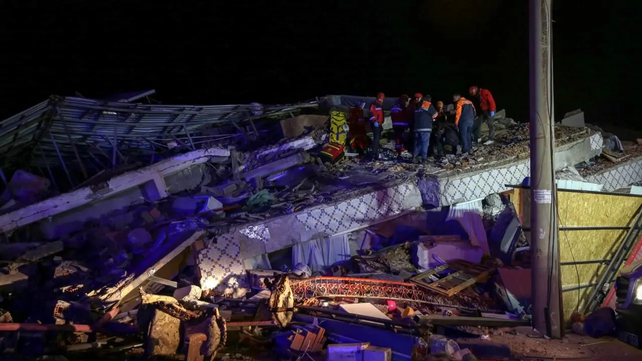 آمار تلفات زلزله به 20 کشته و 1015 زخمی افزایش یافت