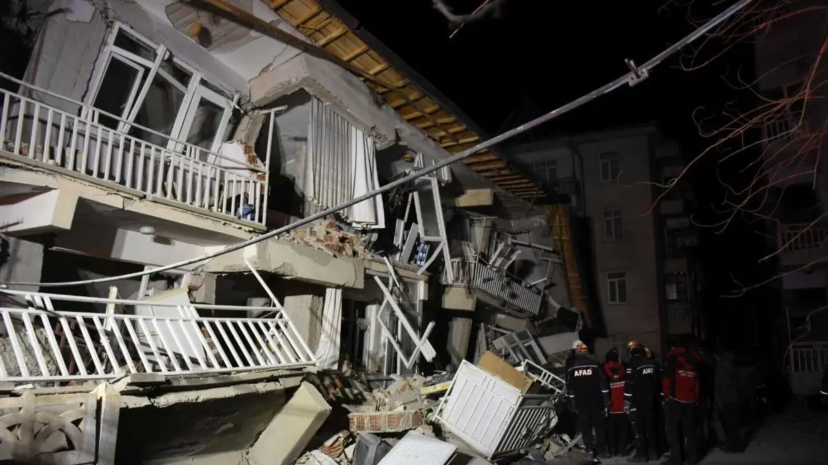 شدت تخریب ساختما‌ن‌ها بر اثر زمین‌لرزه‌ شدید در «ترکیه» + ویدئو