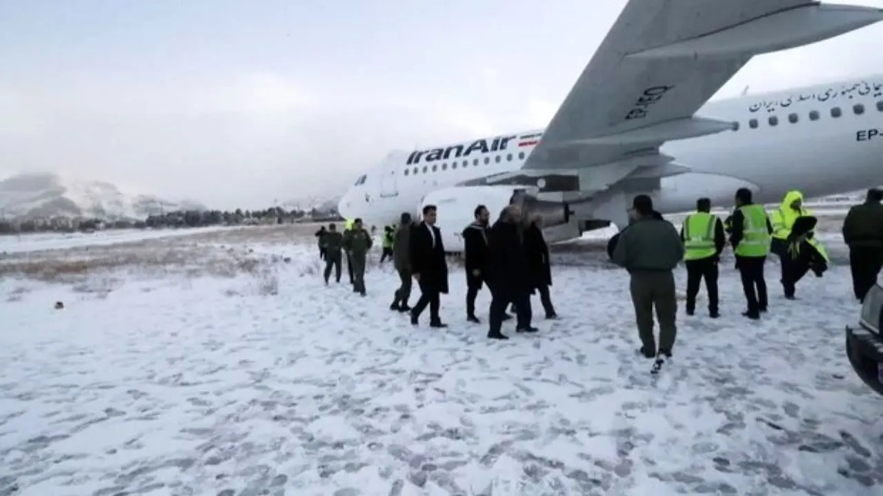 برف‌ و کولاک‌ و دید کم‌ عامل خروج چرخ ایرباس هما از انتهای باند فرودگاه کرمانشاه