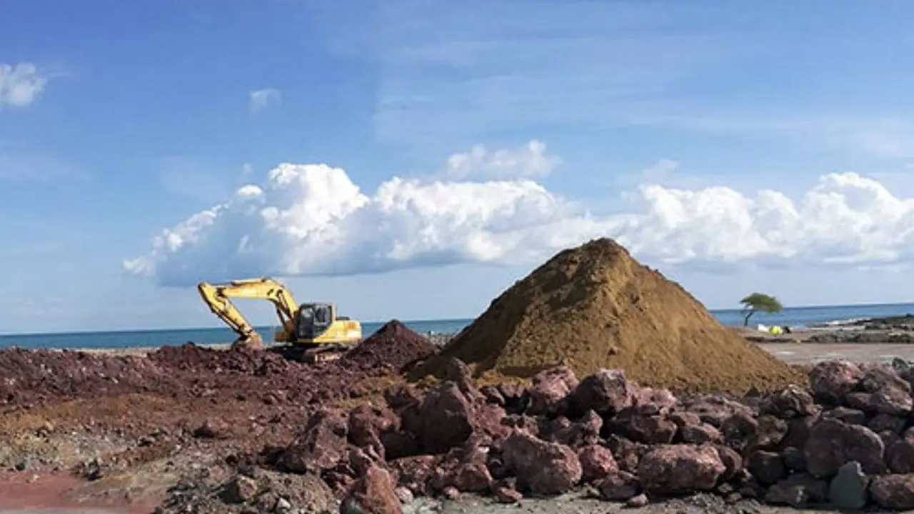 موج تخریب سواحل برای ساخت مراکز پرورش میگو و ماهی به جزیره هرمز رسید