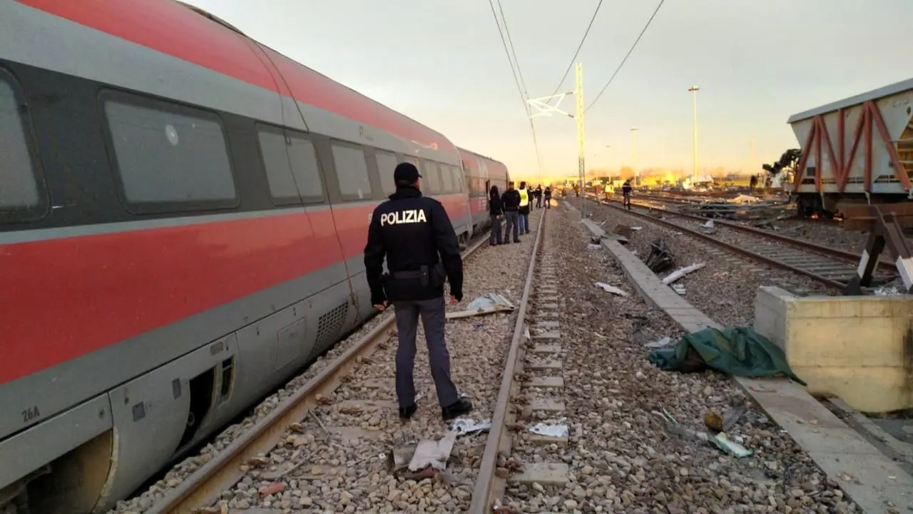 قطار سریع‌السیر ایتالیا از ریل خارج شد