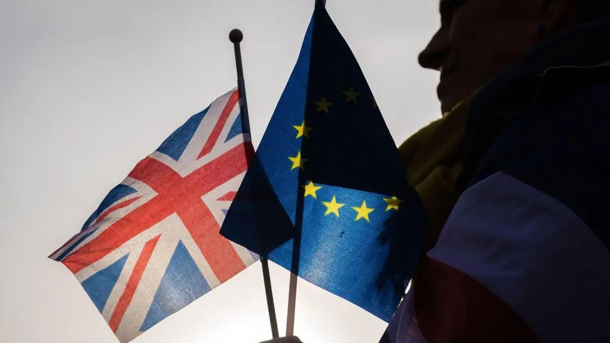 پرچم انگلیس از مقر اتحادیه اروپا در «بروکسل» برداشته‌ شد + ویدئو