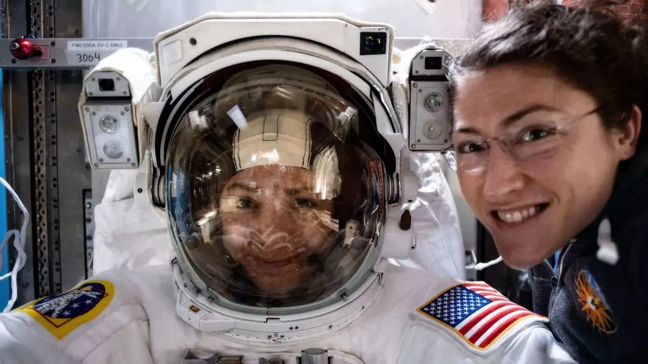 3 فضانورد پشت پنجره ایستگاه فضایی بین‌المللی + عکس