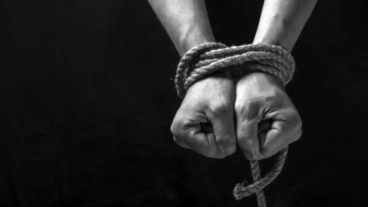 گروگان‌گیری در خیابان استاد معین پایان یافت