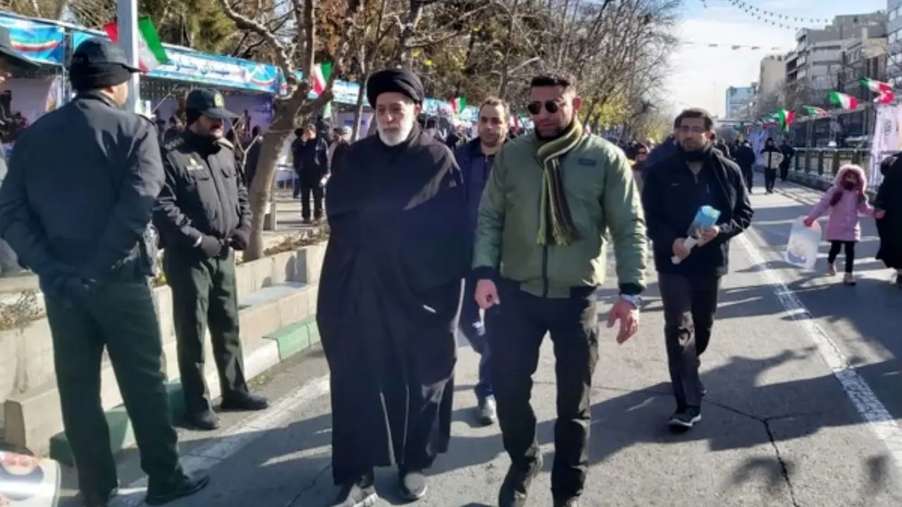 حضور هادی خامنه‌ای در راهپیمایی 22 بهمن