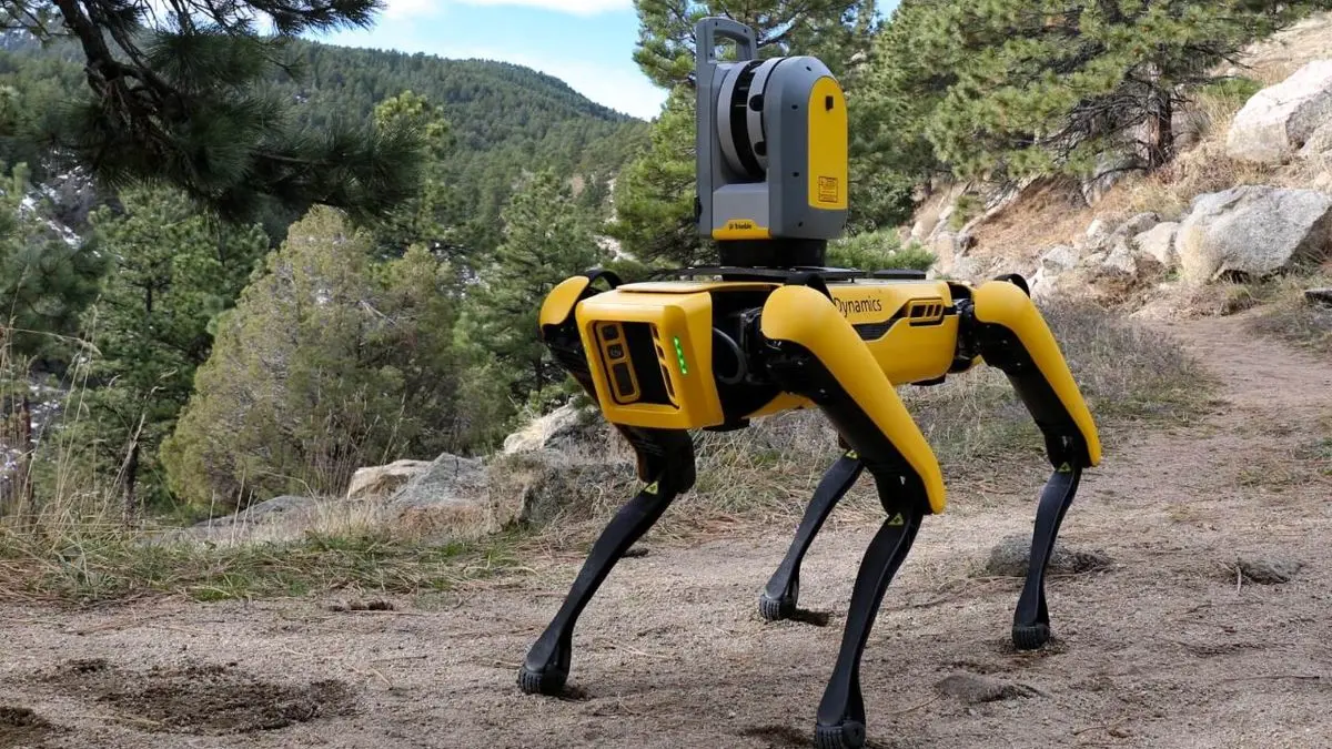 سگ رباتیک به دکل نفتی می‌رود