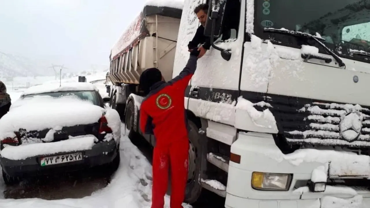 امدادرسانی به بیش از هزار نفر در برف و کولاک لرستان