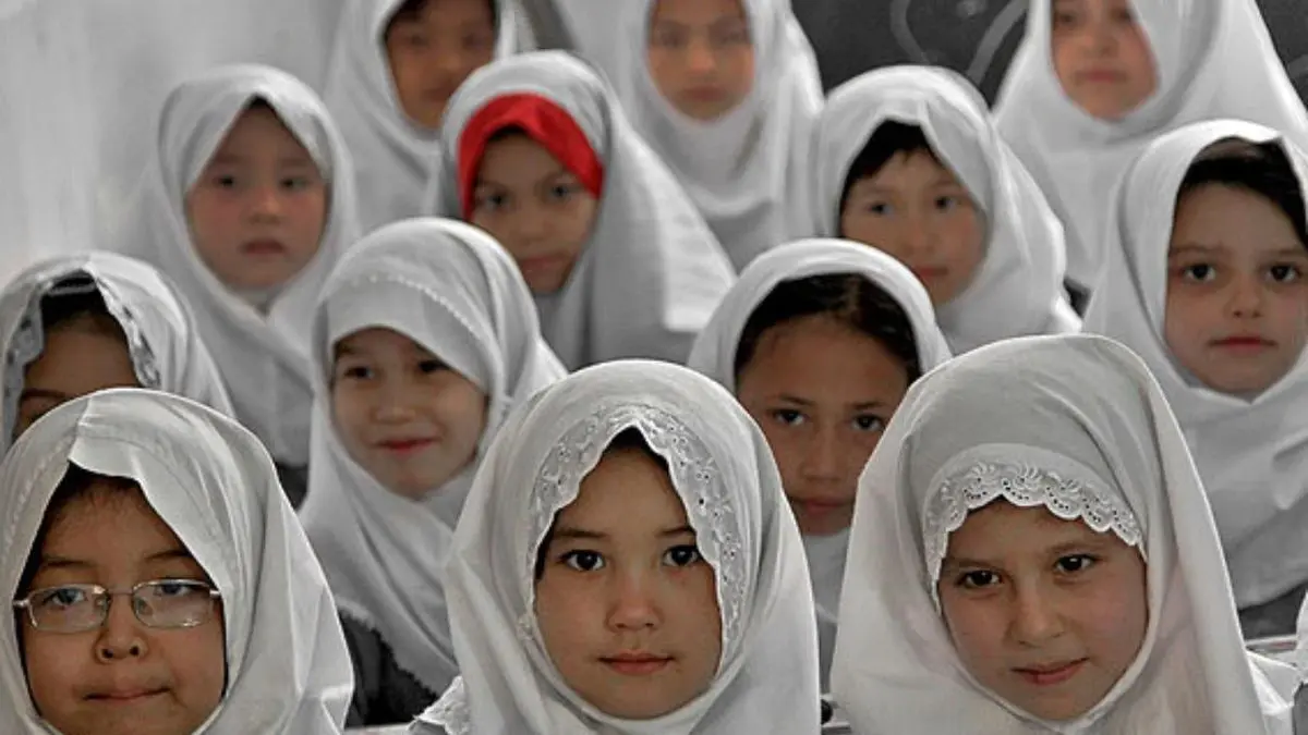 ورود کودکان اتباع به مدارس ایران به معنای اجازه اقامت مجاز والدینشان است؟
