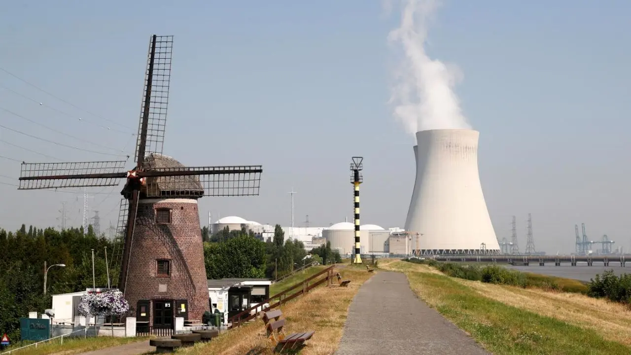 تعطیلی قدیمی‌ترین نیروگاه هسته‌ای فرانسه آغاز شد