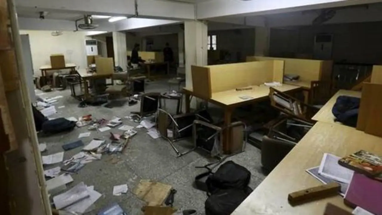 حمله نیروهای امنیتی هند به یک دانشگاه اسلامی در «دهلی» + ویدئو