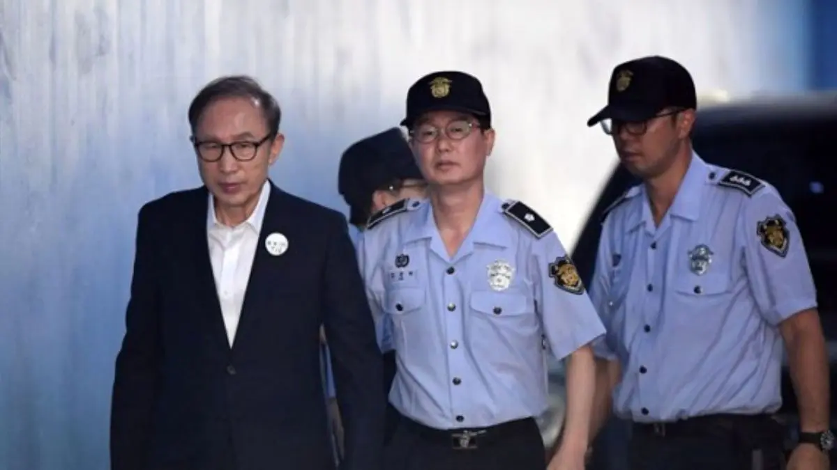«لی میونگ باک» به 17 سال زندان محکوم شد