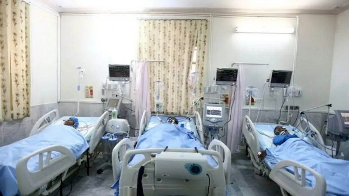 پرستاران با وجود حقوق معوقه به بیماران کرونا رسیدگی می‌کنند