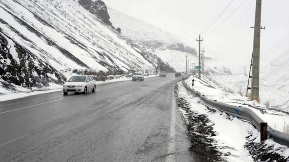 برف و باران در جاده‌های 19 استان/ هراز و کندوان برفی است