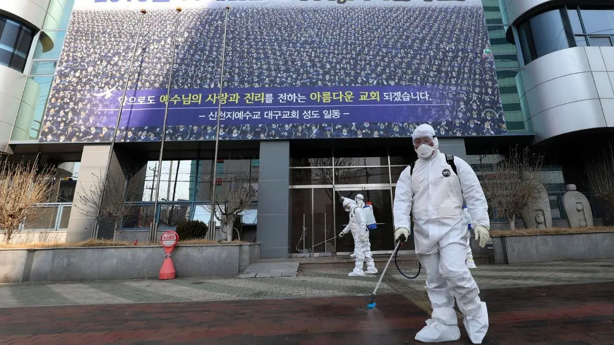 ضدعفونی کردن بیمارستان مخصوص مبتلایان به «کرونا» در کره‌جنوبی + ویدئو