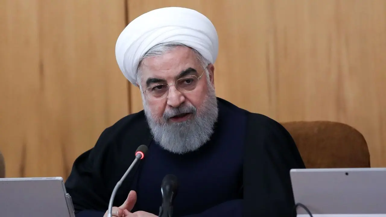 مردم به این فکر نباشند که قرنطینه عمومی ایجاد می‌شود/ قرنطینه محله و شهر هم نداریم، قرنطیبه فردی است/ کرونا تبدیل به سلاح دشمنان برای تعطیلی کار و تولید ما نشود/ در انبارها مواد غذایی، مواد اولیه، حتی شوینده‌ها وجود دارد، مردم نگران نباشند/ آماری موجود را