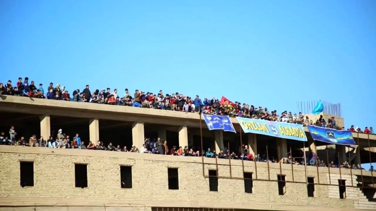 اقدام عجیب عراقی‌ها برای دورزدن کرونا/ ساختمان مجاور ورزشگاه میزبان هواداران شد!