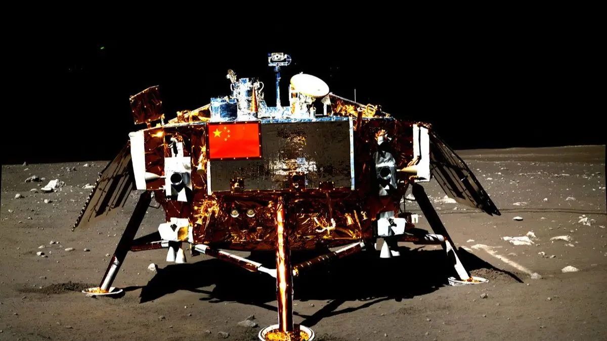 ماه‌نورد چین ماه را کشف می‌کند + عکس