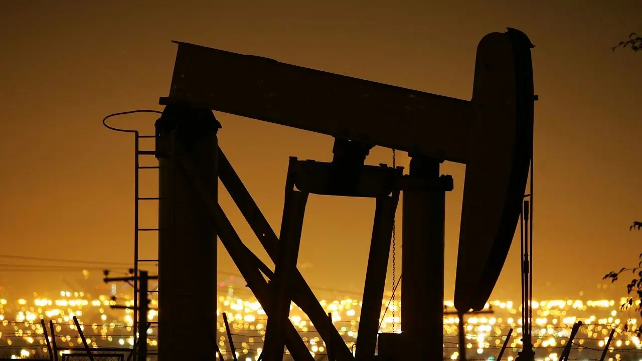 بازار نفت بزرگترین کاهش تقاضا در تاریخ را تجربه می‌کند