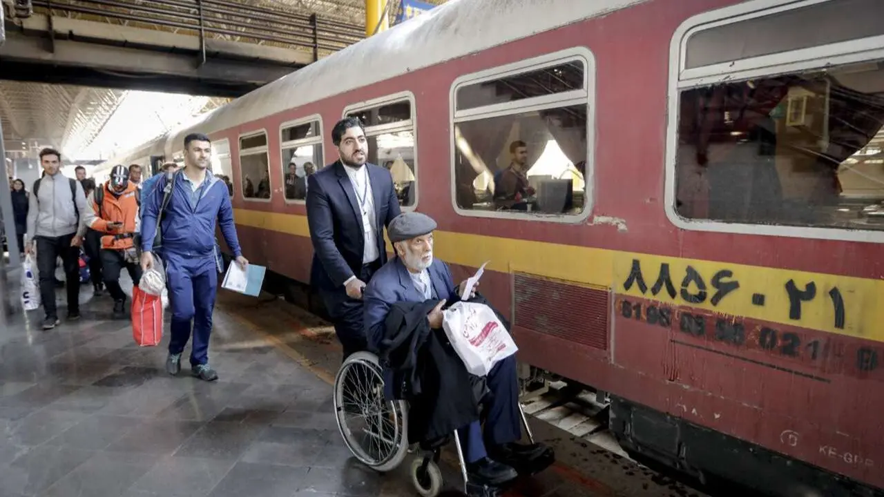 مکاتبه با وزیر بهداشت برای جلوگیری از ورود روزانه 3 رام قطار از قم به مشهد
