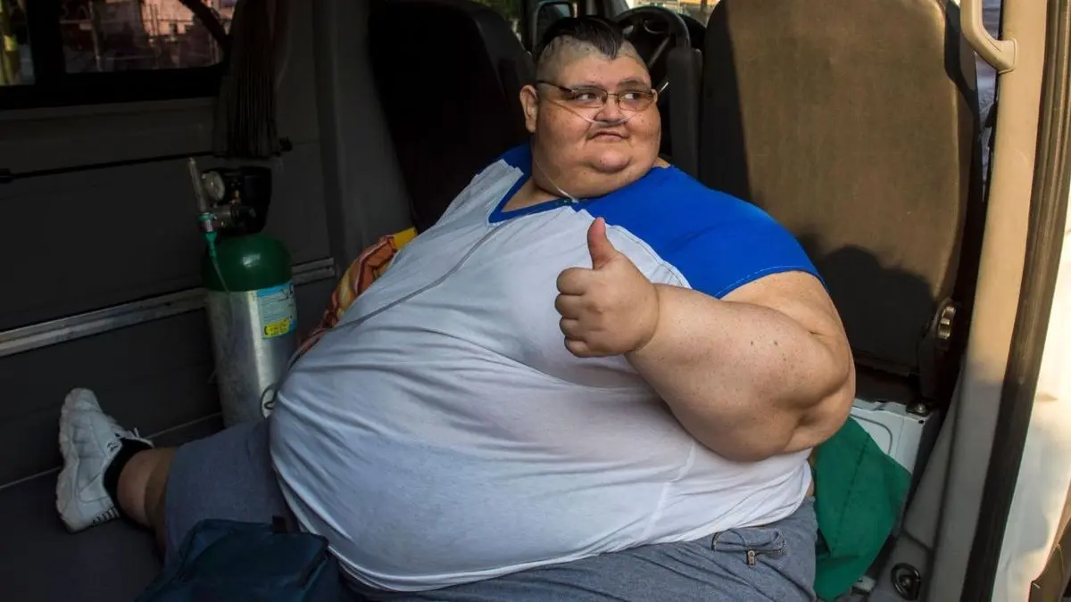 چاق‌ترین مرد جهان بعد از 10 سال دوباره روی پای خود ایستاد