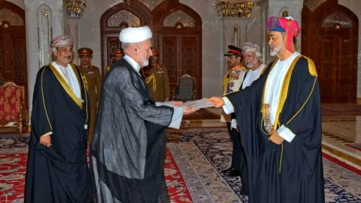 سفیر ایران با پادشاه عمان رایزنی کرد