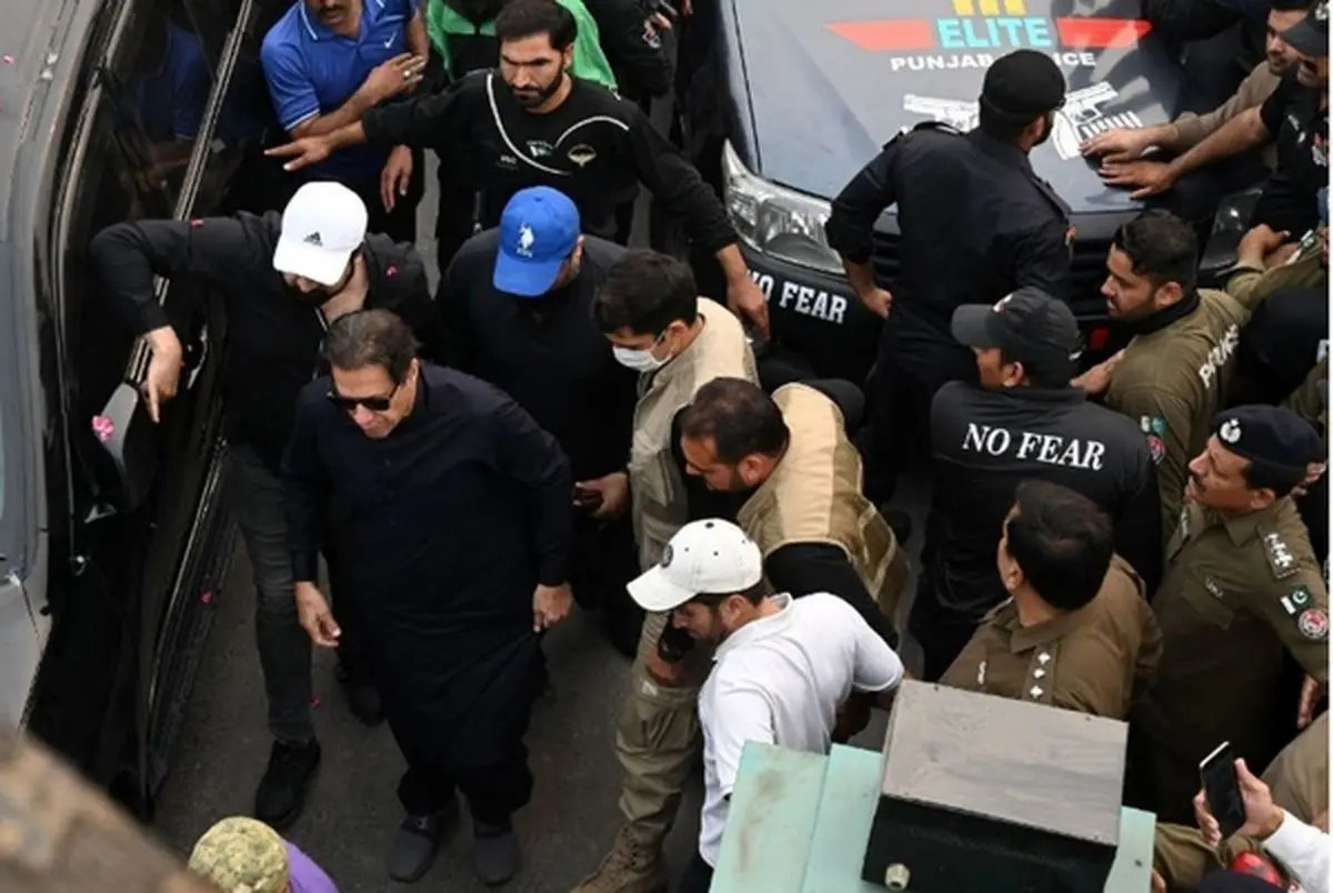 همزمان با بازداشت؛ پیام عمران خان به مردم: ساکت نباشید، به خیابانها بیایید و تظاهرات کنید