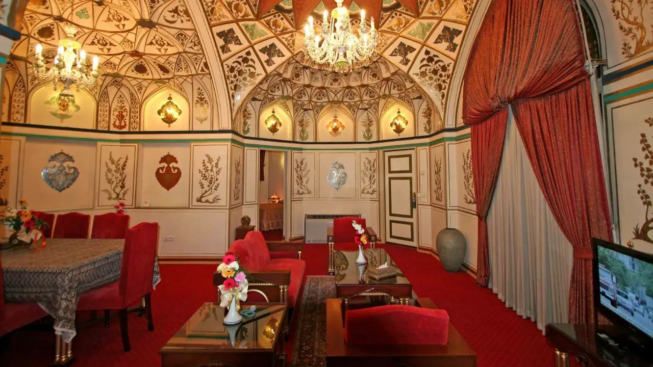 هتل تاریخی عباسی پس از 53 سال فعالیت تعطیل شد