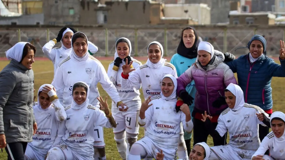 تمرین فوتبال دختران بمی در قرنطینه
