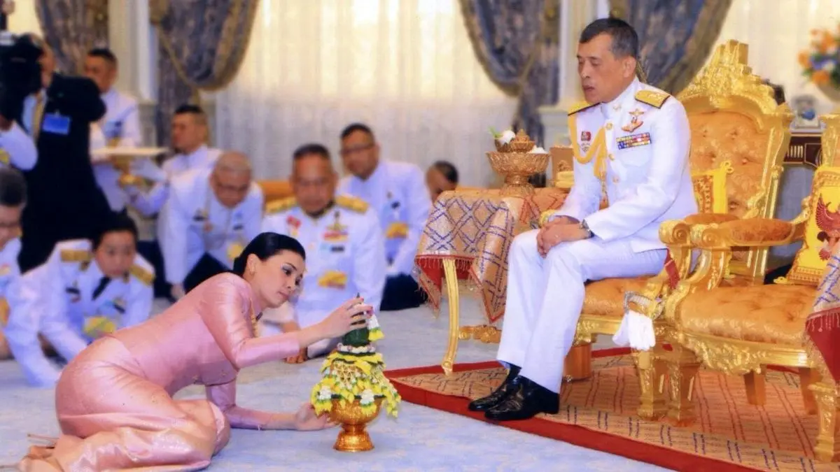پادشاه تایلند با 20 ندیمه برای قرنطینه به آلمان رفت