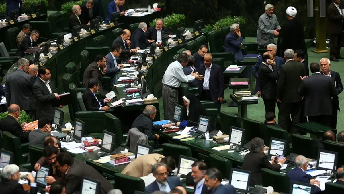 آخرین وضعیت کرونا در بین نمایندگان مجلس| 100 تست، 40 نفر مشکوک، 23 نفر مبتلا