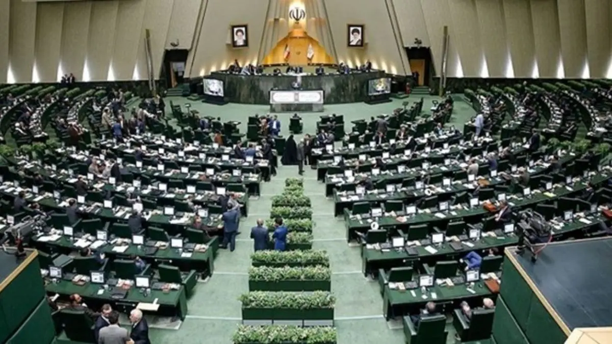 وضعیت کشور و آخرین گزارش‌ها درباره مقابله با کرونا در مجلس بررسی می‌شود