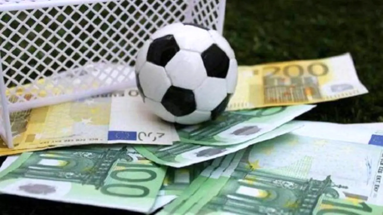 معاون مالی یک باشگاه پرطرفدار فوتبال، ماهانه 30 میلیون تومان دستمزد می‌گیرد