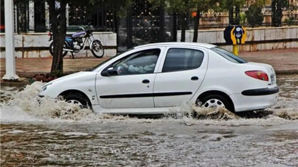 رهاسازی 14 خودرو از مسیر سیلاب/ امدادرسانی به بیش از 1800 نفر