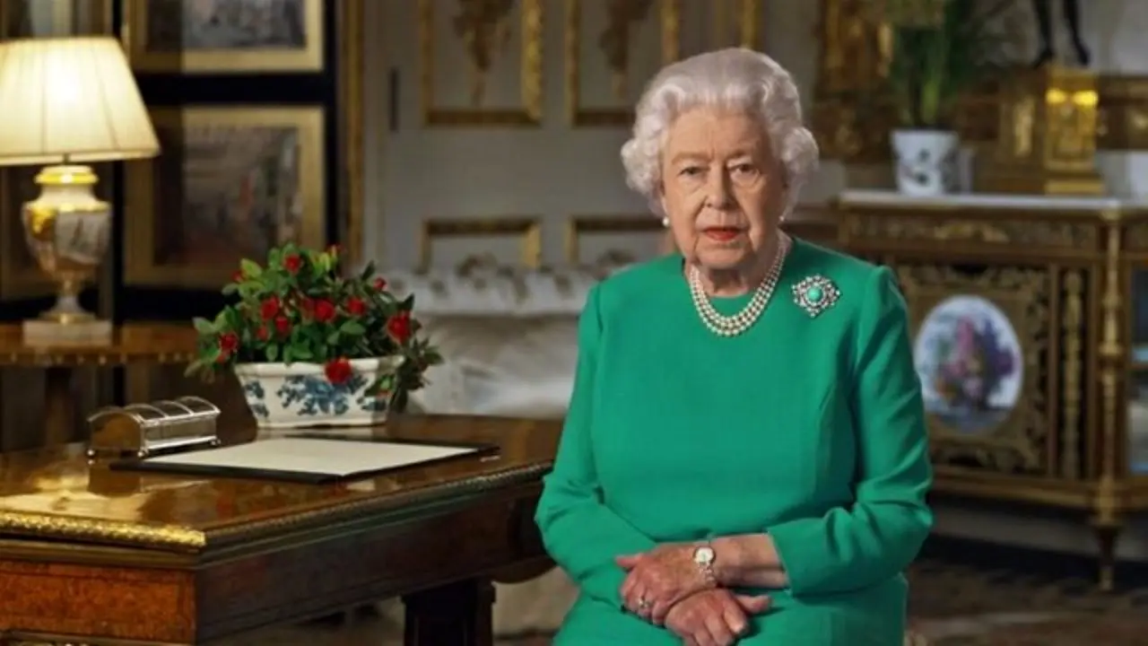 ملکه انگلیس از تلاش کادر درمانی این کشور تقدیر کرد