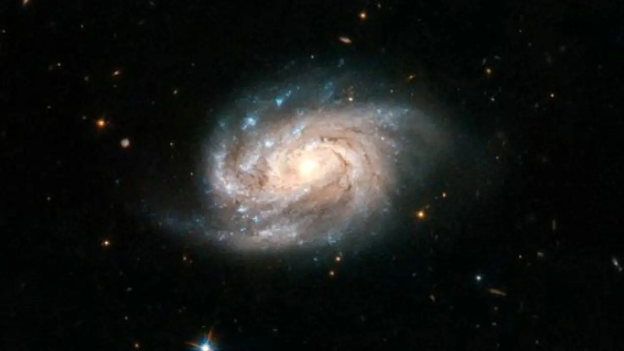 هابل یک کهکشان‌ مارپیچ را به تصویر کشیده است