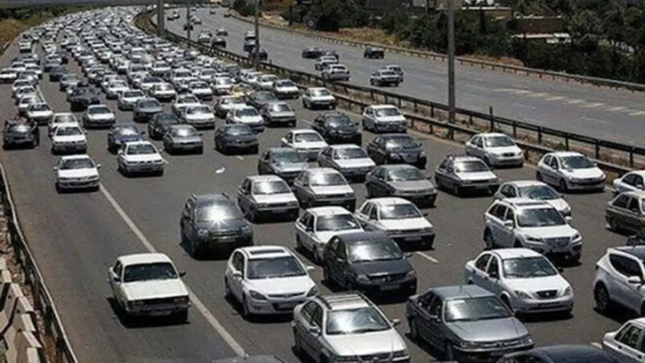 ترافیک نیمه‌سنگین در ورودی‌های تهران/ لغزندگی جاده‌ها در استان‌های غربی و شمالی