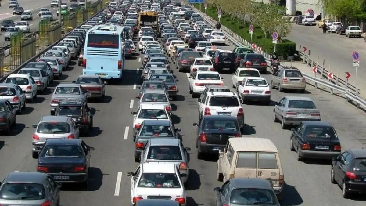 آزادراه قزوین_کرج_ تهران با ترافیک سنگینی همراه است