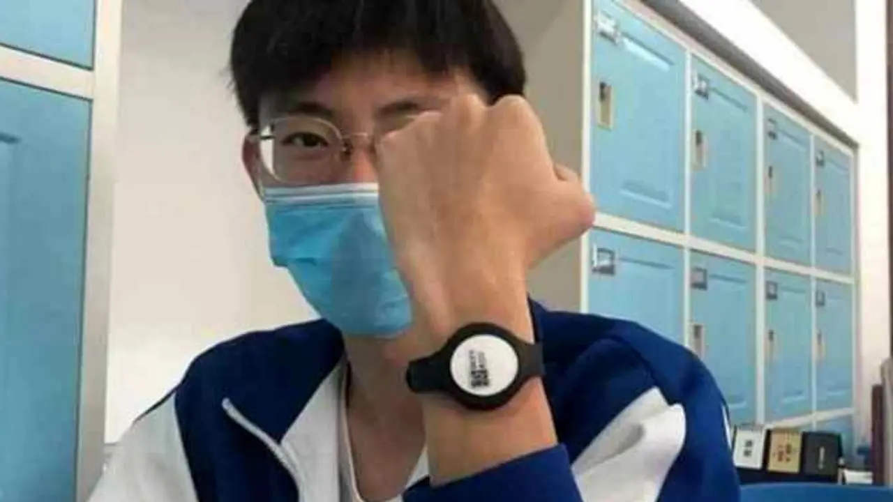 ویروس کرونا| استفاده از مچ‌بند کرونا در مدارس چین الزامی شد