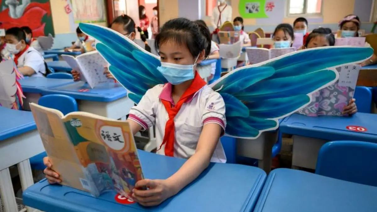 ویروس کرونا| ابتکار جالب مدارس چین برای فاصله‌گذاری اجتماعی+ عکس