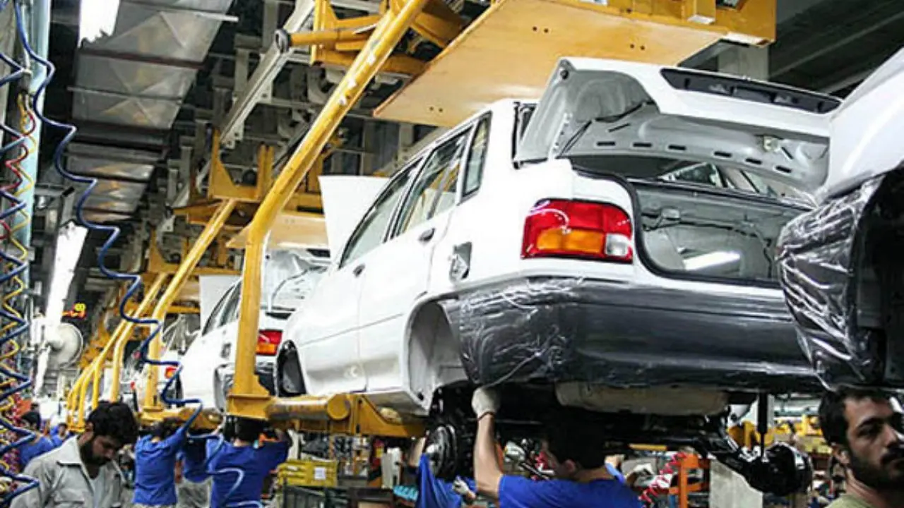 ادامه کشمکش بر سر اعلام قیمت جدید خودروها/ وزارت صنعت:​ شورای رقابت مسئول اعلام قیمت است