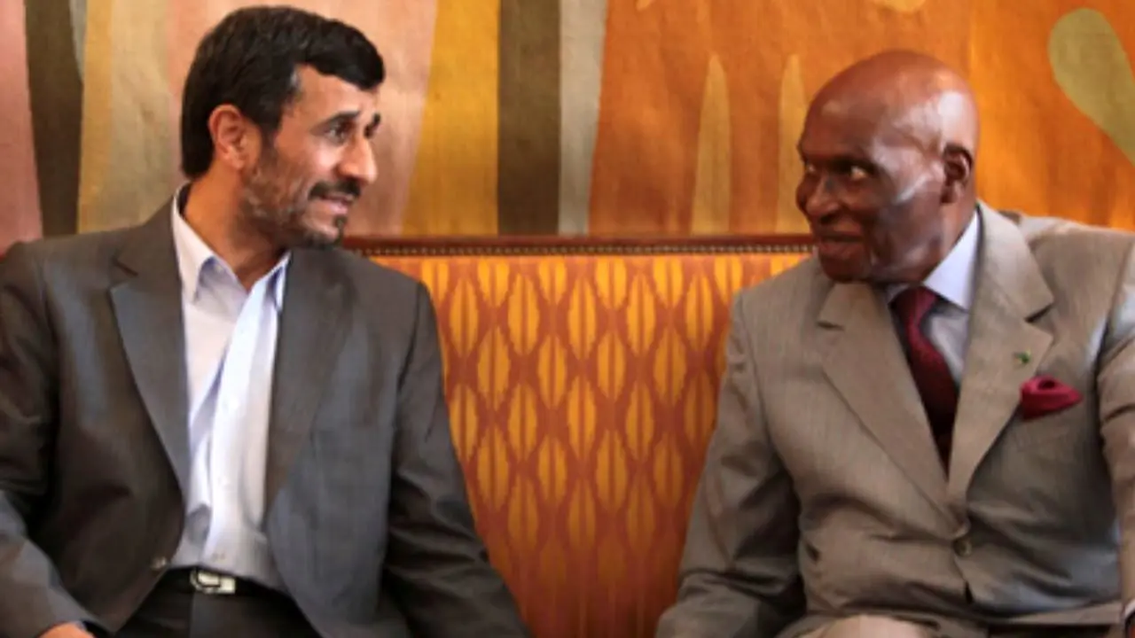 رونمایی از دسته گلی که محمود احمدی‌نژاد در سنگال به آب داد +عکس